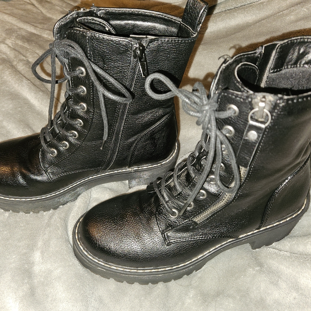 Stylish Black Combat Boots for Women - Picture 2 of 5